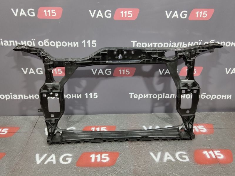 136504 Панель передн.