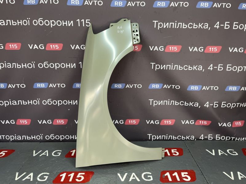 PVW10052AR Крыло R - 3C0821022