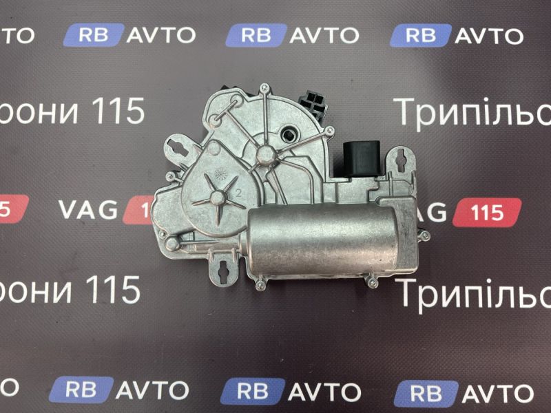 4M0827887B-BU Електропривід дотяжки кришки багажника