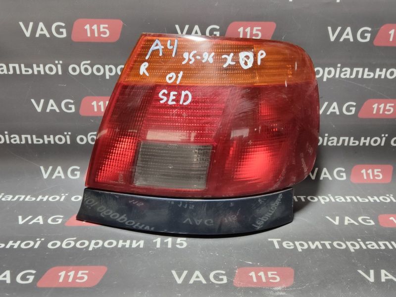 8D0945112A-BU Ліхтар задній R SDN