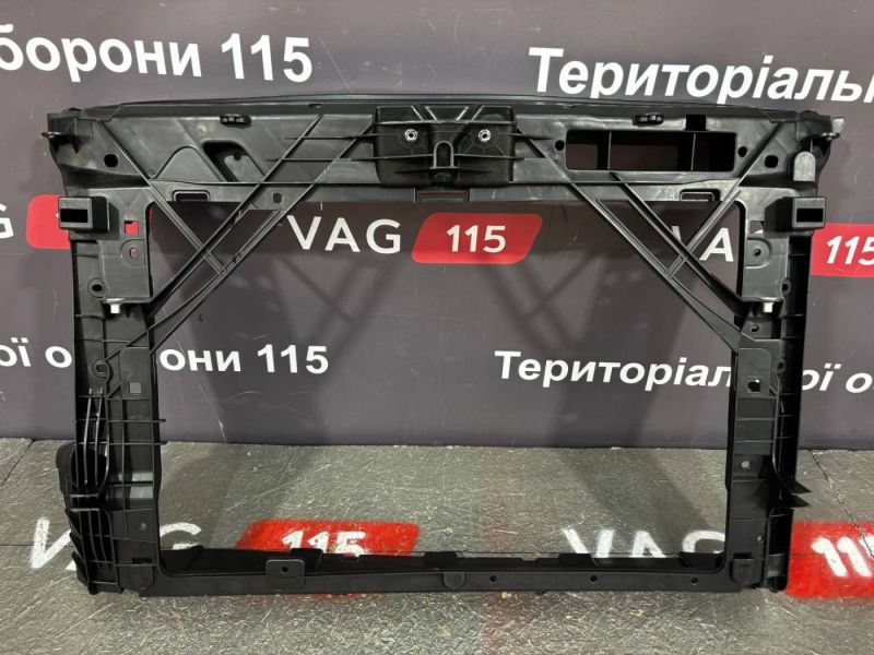 67B204 Панель передня