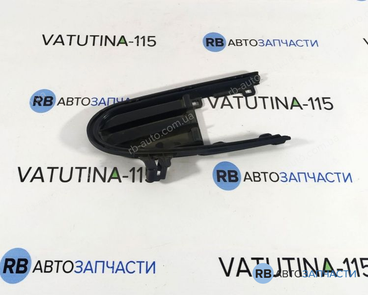 7M0853684B-T Решітка бампера R наружн. без туман.