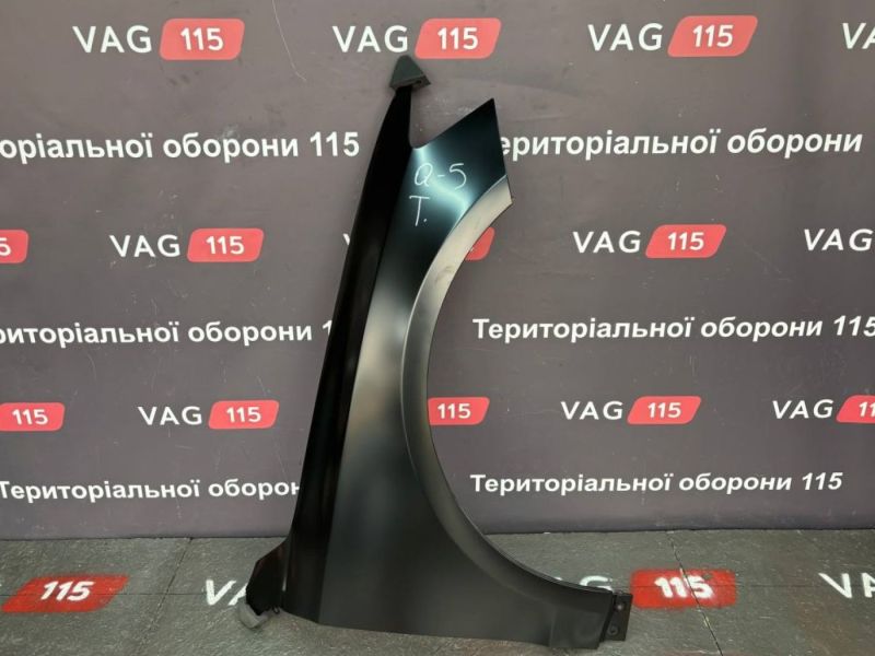 KH0039314 Крило R - 8R0821106A