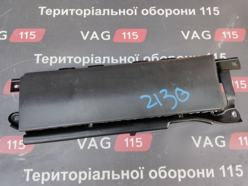 8T0880842E-BU Airbag колін R