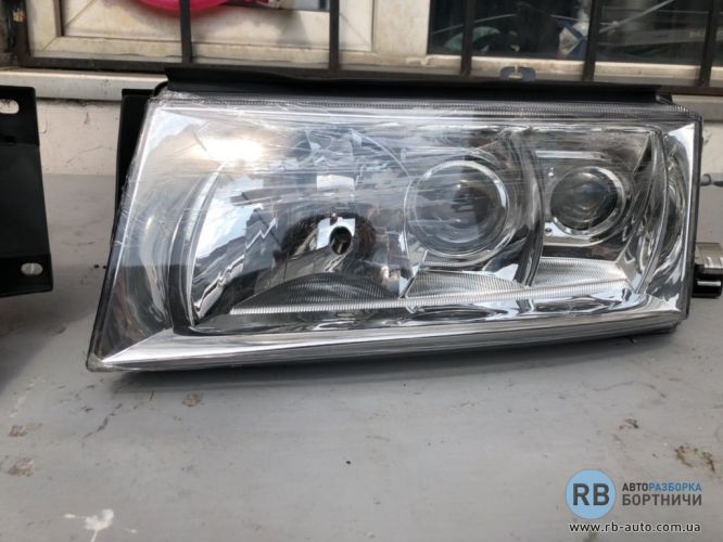 6404R3-E Фара основна L (під ксенон) -корр. D2S+H1+H3