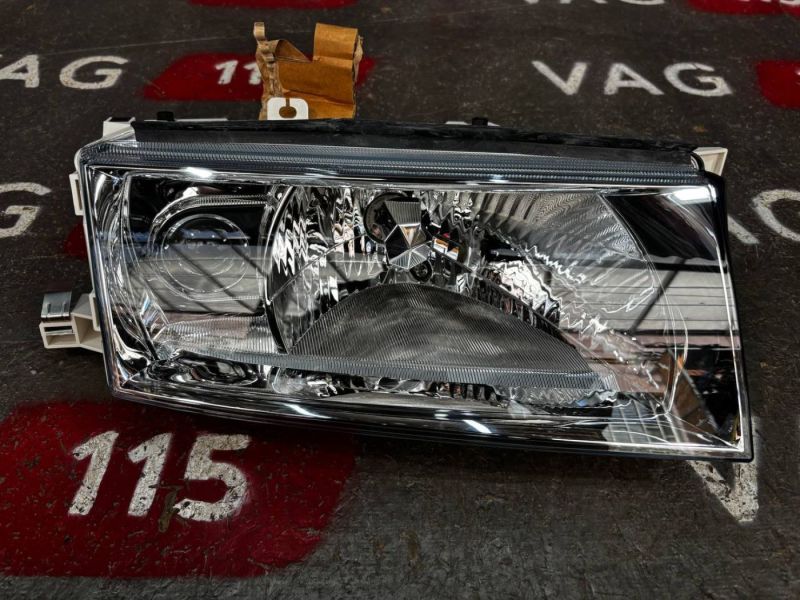 20-200-01017 Фара основна R +пр/тум. +корр.