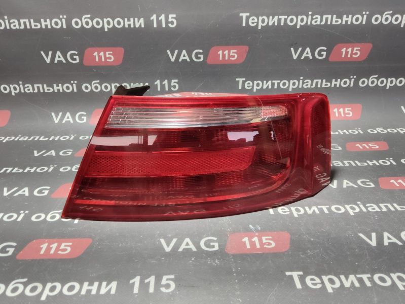 8T0945096A-BU Ліхтар зовнішній R