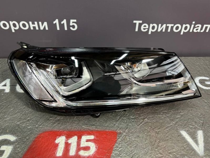 7P1941752B Фара основна ксенон. R - 1EL011937-421