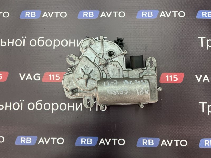 4M0827887C-BU Електропривід дотяжки кришки багажника