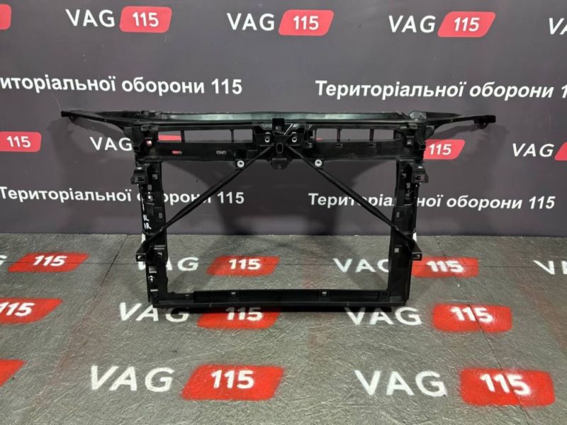 69C104 Панель передня