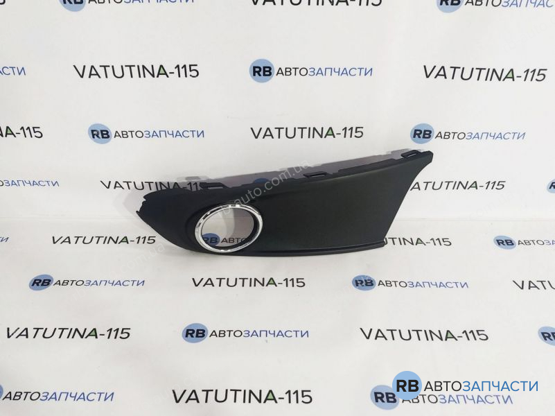 FP7426913 Решітка бампера L з отв. тум.