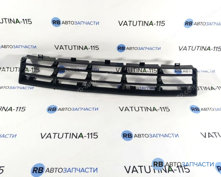 KH9523995 Решітка бампера центр.