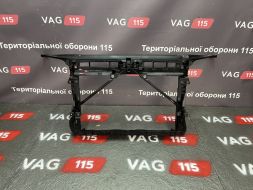 Панель передня