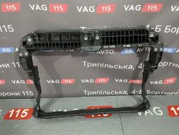 Панель передня