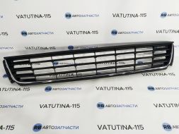 Решітка бампера центр. хром