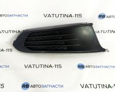 Решітка бампера R без отв. тум.