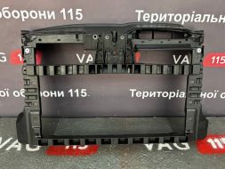 Панель передня