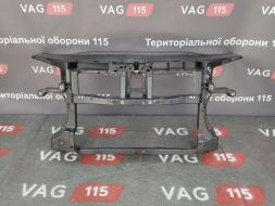 Панель передня