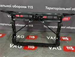 Панель передня