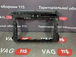 Панель передня