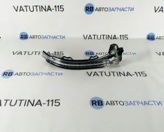 Покажчик повороту в дзеркалі R