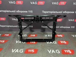 Панель передня