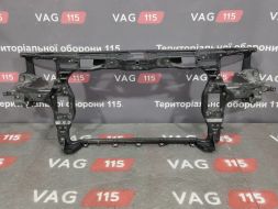 Панель передня