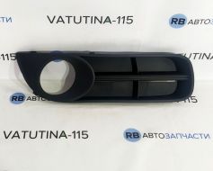 Решітка бампера R з пр/тум.