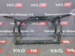 Панель передня