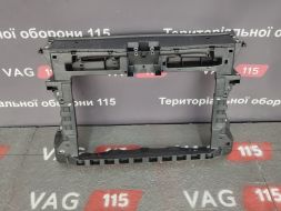 Панель передня