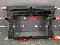 Панель передня